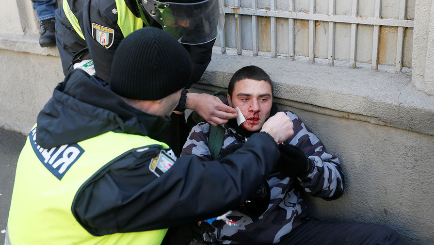 Во время столкновений между&nbsp;сотрудниками полиции и протестующими около&nbsp;здания Верховной рады Украины в&nbsp;Киеве, 17 декабря 2019 года