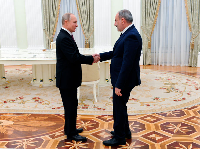 Президент России Владимир Путин и премьер-министр Армении Никол Пашинян перед&nbsp;началом трехсторонних переговоров по&nbsp;поводу ситуации в&nbsp;Нагорном Карабахе, 11&nbsp;января 2021&nbsp;года