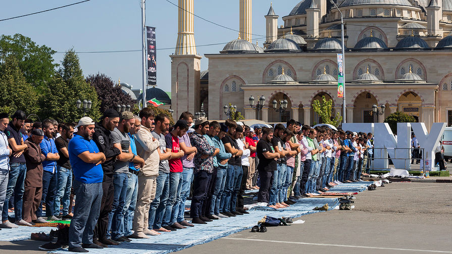 Во время массового митинга на&nbsp;площади Ахмата Кадырова в&nbsp;Грозном в&nbsp;поддержку мусульман Мьянмы