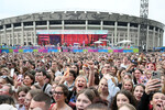 Зрители на фестивале VK Fest 2025 в Москве, 20 июля 2025 года