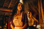 <b>«Долгая помолвка» (2004)</b>
<br><br>
В этой картине Жан-Пьера Жене на основе одноименного романа Себастьена Жапризо Марион Котийяр досталась второстепенная роль — проститутки Тины Ломбарди, потерявшей любимого на фронтах Первой мировой войны. Этот факт противопоставляет ее главной героине Матильде (Одри Тоту): она как раз ищет любимого человека, который попал под трибунал во время битвы на Сомме за то, что нанес себе увечья, не желая идти в атаку. Хотя он и его товарищи, осужденные за то же самое, были выброшены на нейтральную полосу между двумя линиями фронта, Матильда верит, что ее жених жив.
<br><br>
Фильм собрал целый букет наград и номинаций. Он получил пять премий «Сезар», в том числе и за лучшую женскую роль второго плана, которая досталась Марион Котийяр.
