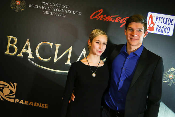 Фигуристы Анна Яновская и Сергей Мозгов на премьере фильма режиссера Антона Сиверса «Василиса» в кинотеатре «Октябрь»