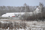 Самолет Ан-124 после аварийной посадки из-за проблем с двигателем в новосибирском международном аэропорту «Толмачево», 13 ноября 2020 года