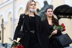 Студенты курса Бориса Клюева в Щепкинском училище во время церемонии прощания с народным артистом России Борисом Клюевым, 4 сентября 2020 года