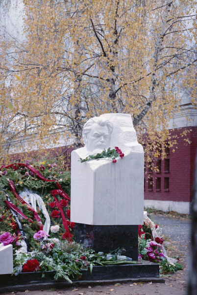 Могила режиссера Сергея Бондарчука на&nbsp;Новодевичьем кладбище