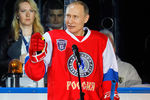Владимир Путин перед началом гала-матча команд Ночной хоккейной лиги