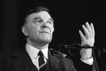 Писатель Юрий Бондарев во время выступления в рамках встречи читателей с редколлегией журнала «Наш современник», 1 января 1989 года