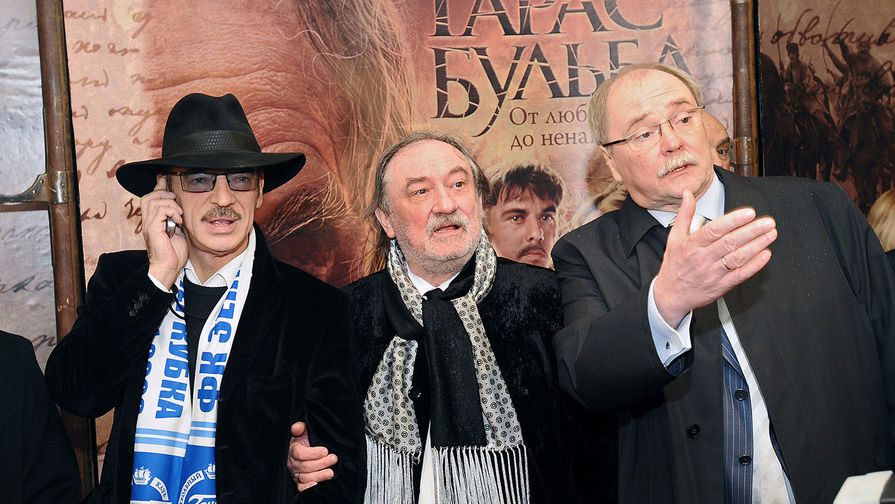 Актеры Михаил Боярский, Богдан Ступка и режиссер Владимир Бортко (слева направо) на премьере фильма «Тарас Бульба» по повести Николая Гоголя, 2009 год