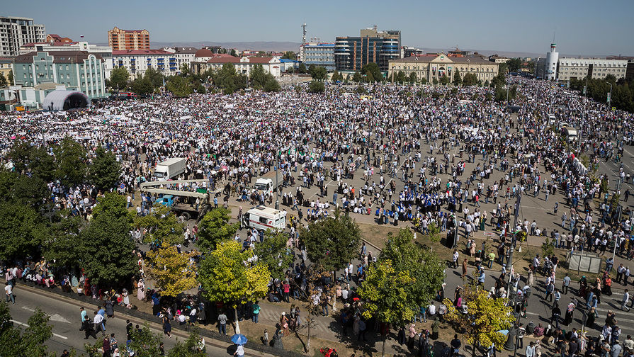 Во время массового митинга на&nbsp;площади Ахмата Кадырова в&nbsp;Грозном в&nbsp;поддержку мусульман Мьянмы