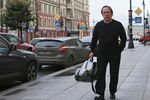 Сергей Ролдугин перед пресс-конференцией, на которой он продемонстрировал виолончель «Стюард»