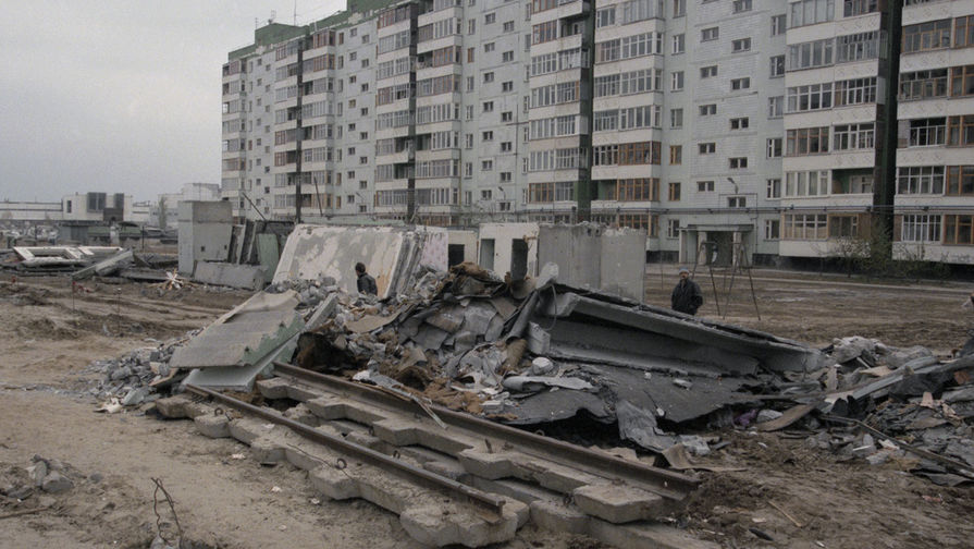 На месте трагедии спустя два месяца, ноябрь 1999 года