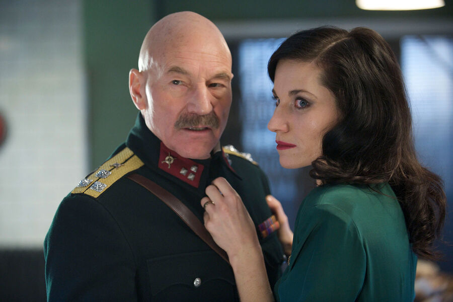 <b>«Макбет» (2010)</b>
<br><br>
Телевизионная адаптация «Макбета» тоже не обошлась без&nbsp;Патрика Стюарта. Правда, дело в&nbsp;ней происходит в&nbsp;Румынии 60-х годов, а образ властного Макбета перекликается с&nbsp;Чаушеску.
За&nbsp;эту роль Патрика Стюарта номинировали на&nbsp;приз Гильдии киноактеров за&nbsp;лучшую роль в&nbsp;телефильме или сериале.