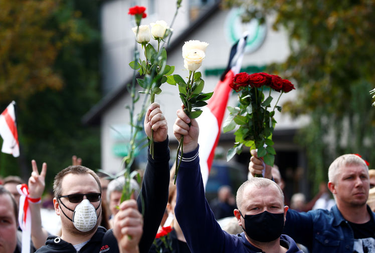 Во время траурной церемонии по погибшему в ходе протестов Александру Тарайковскоу, Минск, 15 августа 2020 года
