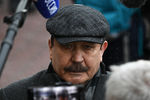 Режиссер Вадим Абдрашитов у здания театрально-концертного музыкального объединения «Градский Холл» в Москве во время церемонии прощания с народным артистом России, певцом Александром Градским, 1 декабря 2021 года 