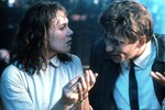 <b>«Пегги Сью вышла замуж» (1986)</b>
<br><br>
Следующей большой работой Копполы стала романтическая комедия с элементами фантастики «Пегги Сью вышла замуж». Фильм рассказывает историю Пегги Сью (Кэтлин Тернер), которая развелась с мужем и отправилась за утешением на бал выпускников, где потеряла сознание и очнулась в прошлом – в своем теле 25-летней давности, но с накопленным жизненным опытом. Вернувшись в юность, Пегги встречает свою первую любовь, юношу по имени Чарли, которого сыграл племянник Копполы, актер Николас Кейдж. 