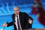 Владимир Путин во время пресс-конференции в ЦМТ