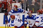 Игроки сборной России празднуют забитый гол