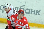 Денис Бодров борется за шайбу