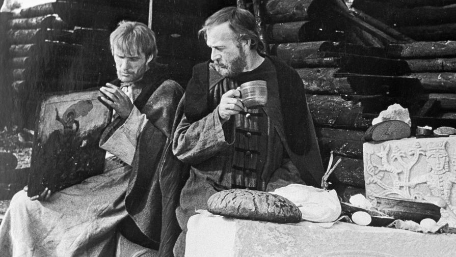 Кадр из&nbsp;фильма &laquo;Андрей Рублев&raquo; киностудии &laquo;Мосфильм&raquo;, режиссер Андрей Тарковский. Артист Анатолий Солоницын (слева) в&nbsp;роли Андрея Рублева и актер Николай Гринько в&nbsp;роли Даниила Черного, 1965 год