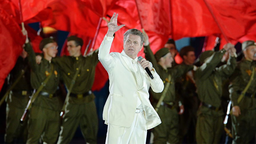 2015 год. Лев Лещенко во время праздничного концерта, посвященного 70-летию Победы в Великой Отечественной войне