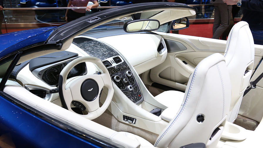 Интерьер Aston Martin Vanquish S