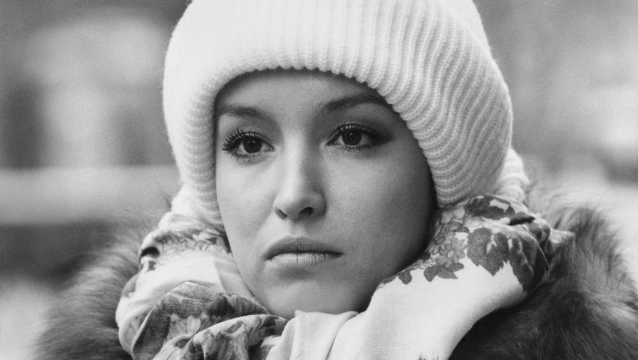 Анна Самохина в картине «Женский день» (1990)