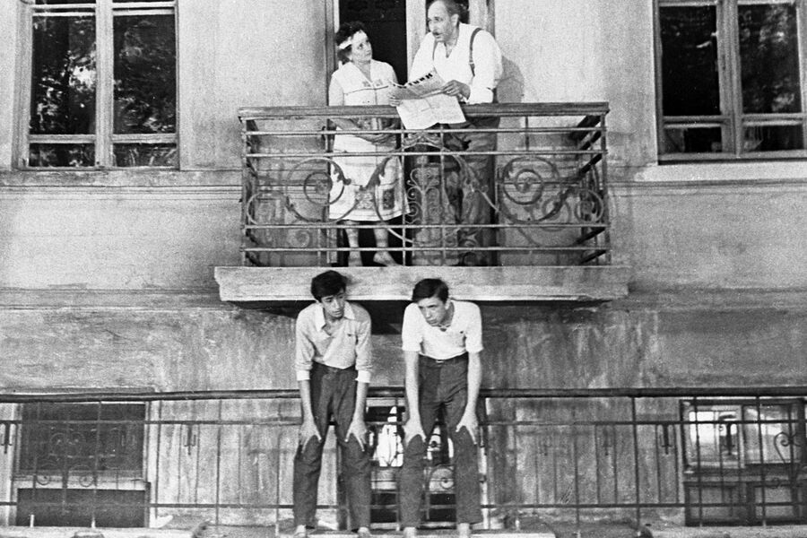 Евгений Стеблов (внизу справа) в&nbsp;кадре из&nbsp;фильма &laquo;До свидания, мальчики&raquo;, 1964&nbsp;год