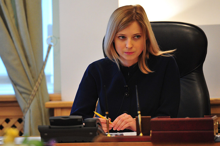 Наталья Поклонская в своем рабочем кабинете