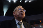 Ясен Засурский во время церемонии награждения победителей конкурса на премию имени Артема Боровика «Честь. Мужество. Мастерство», 2008 год 
