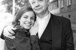 Олег Табаков и Марина Зудина во время прогулки по Саратову, 1994 год