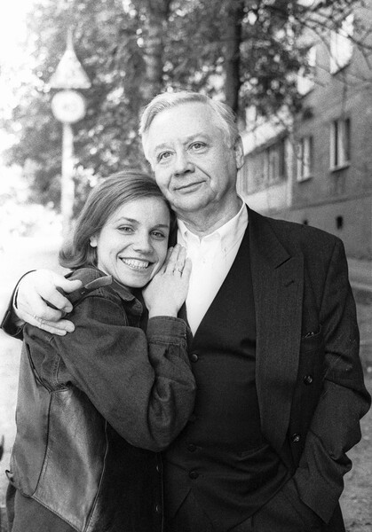 Олег Табаков и Марина Зудина во время прогулки по&nbsp;Саратову, 1994&nbsp;год