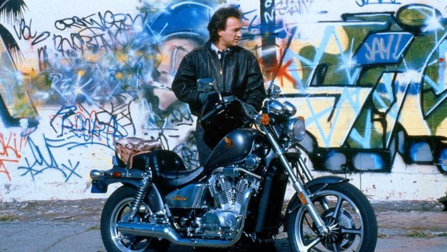 Джеймс Белуши в фильме «Директор» (1987)