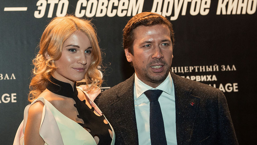 Актеры Андрей Мерзликин и Евгения Малахова на премьере фильма «Зеленая карета» режиссера Олега Асадулина в кинотеатре «Барвиха Luxury Village»