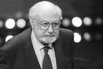 <b>Рустам Ибрагимбеков (5 февраля 1939 — 11 марта 2022)</b> — советский, российский и азербайджанский писатель, кинодраматург и кинорежиссер. Народный писатель Азербайджана, Заслуженный деятель искусств Азербайджанской ССР и РФ. Он добился всесоюзной известности в 1960-х, когда в соавторстве с Валентином Ежовым написал сценарий к культовому фильму «Белое солнце пустыни». Также он выступил соавтором ряда картин Никиты Михалкова, включая ленты «Спокойный день в конце войны», «Сибирский цирюльник» и «Утомленные солнцем»