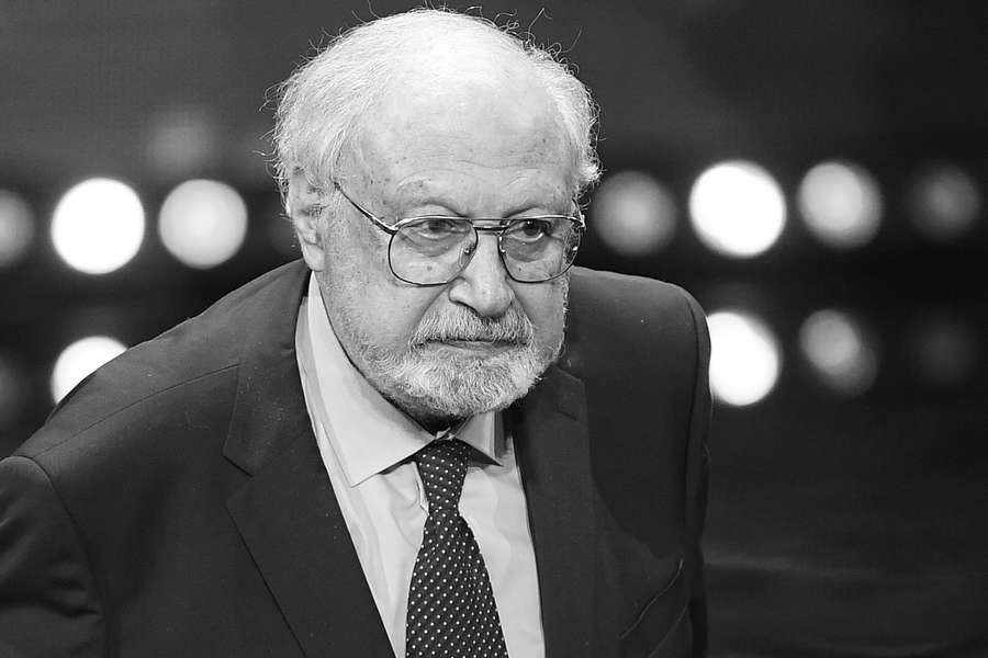 <b>Рустам Ибрагимбеков (5 февраля 1939 &mdash; 11&nbsp;марта 2022)</b> &mdash; советский, российский и азербайджанский писатель, кинодраматург и кинорежиссер. Народный писатель Азербайджана, Заслуженный деятель искусств Азербайджанской ССР и РФ. Он добился всесоюзной известности в&nbsp;1960-х, когда в&nbsp;соавторстве с&nbsp;Валентином Ежовым написал сценарий к&nbsp;культовому фильму «Белое солнце пустыни». Также он выступил соавтором ряда картин Никиты Михалкова, включая ленты «Спокойный день в&nbsp;конце войны», «Сибирский цирюльник» и «Утомленные солнцем»