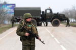 Российские военнослужащие около пограничного поста в Балаклаве