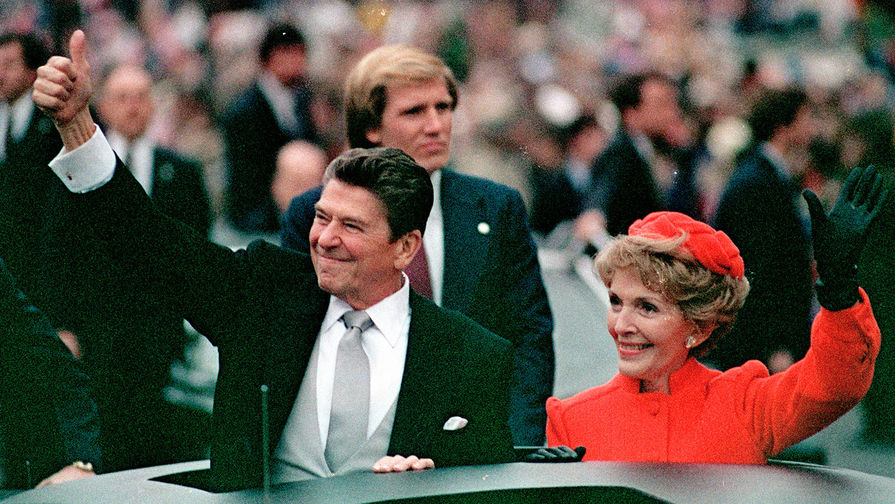 Нэнси Рейган, первая леди с 1981 по 1989 год. Профессиональная актриса Нэнси вышла замуж за Рональда Рейгана еще в то время, когда будущий президент США также занимался актерской карьерой. Они стали прекрасной парой и в Белом доме. Впрочем, до сих пор неясно, сколько было актерской игры в консервативной повестке Нэнси Рейган.