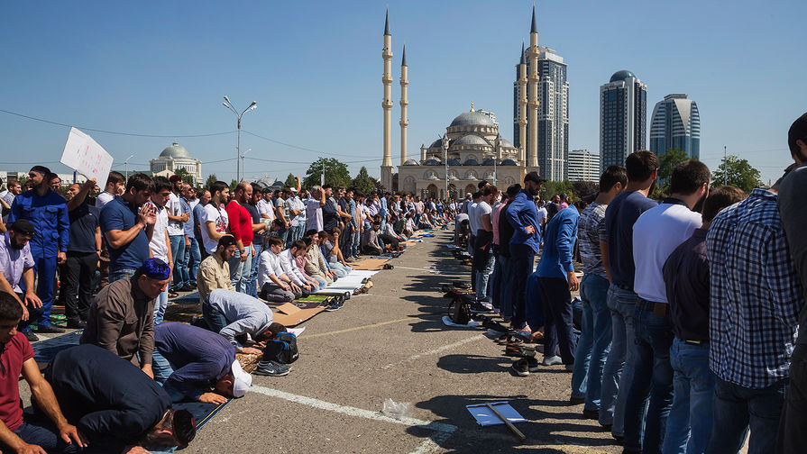 Во время массового митинга на&nbsp;площади Ахмата Кадырова в&nbsp;Грозном в&nbsp;поддержку мусульман Мьянмы