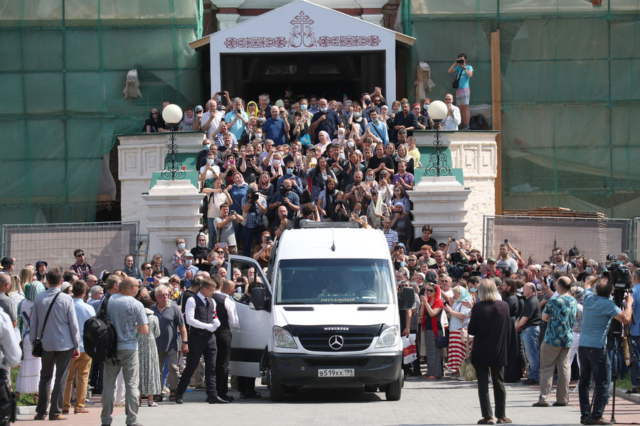 Во время церемонии прощания с&nbsp;актером и музыкантом Петром Мамоновым на&nbsp;территории Донского монастыря, 17&nbsp;июля 2021&nbsp;года