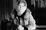 Актриса Наталья Гундарева в роли Веры на съемках фильма «Одиноким предоставляется общежитие» режиссера Эрнеста Ясана, 1984 год