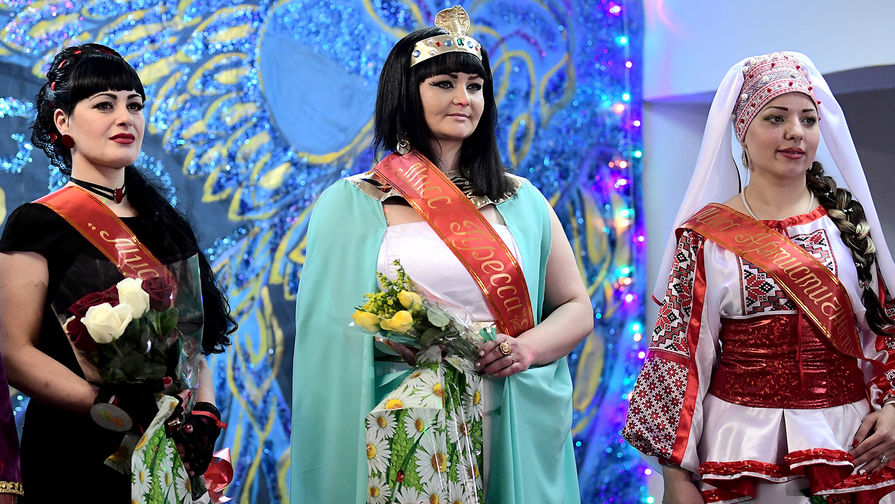 Участница конкурса красоты «Мисс весна-2019» во время выступления в Исправительной колонии №10 в селе Горном.