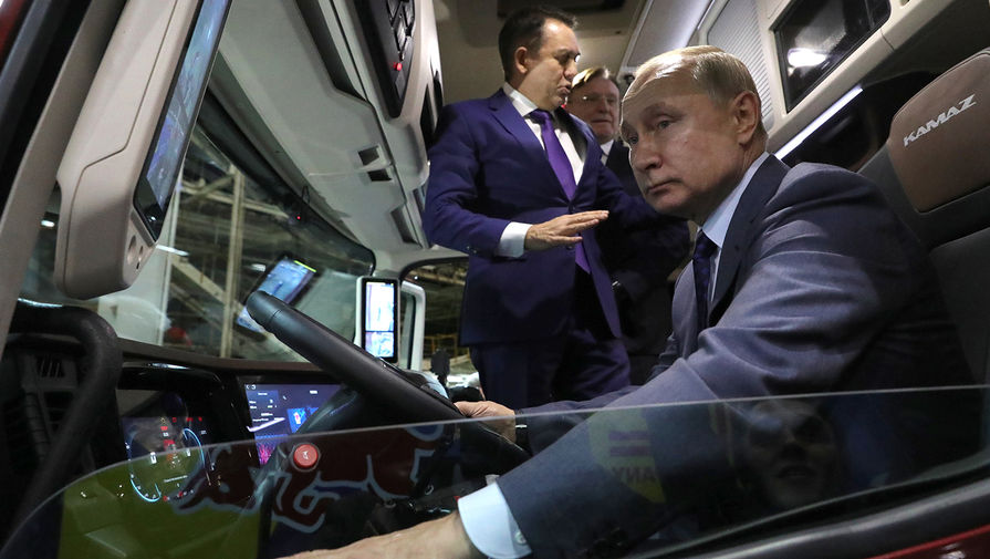 6105989 13.12.2019 13&nbsp;декабря 2019. Президент России Владимир Путин в&nbsp;кабине автомобиля Kamaz Continent во время посещения ПАО &laquo;КамАЗ&raquo;, 2019&nbsp;год