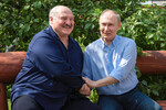 Президент РФ Владимир Путин и президент Белоруссии Александр Лукашенко во время посещения Смоленского скита Спасо-Преображенского Валаамского ставропигиального мужского монастыря, 1 августа 2025 года