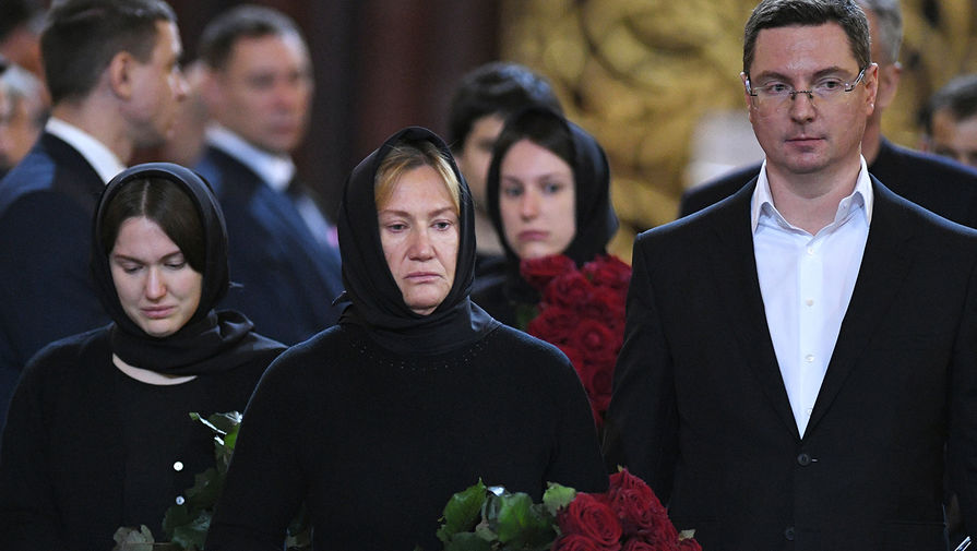 Вдова Юрия Лужкова Елена Батурина и дочери Елена и Ольга во время церемонии прощания с&nbsp;бывшим мэром Москвы в&nbsp;храме Христа Спасителя, 12 декабря 2019 года