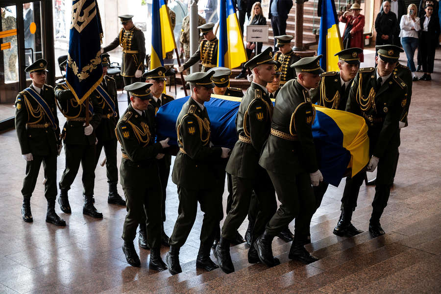 Прощание с&nbsp;первым президентом Украины Леонидом Кравчуком в&nbsp;Киеве, 17&nbsp;мая 2022&nbsp;года
