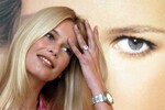 В 1997 году модель подписала эксклюзивный рекламный контракт с L'Oreal. Она по-прежнему остается амбассадором французской косметической компании.