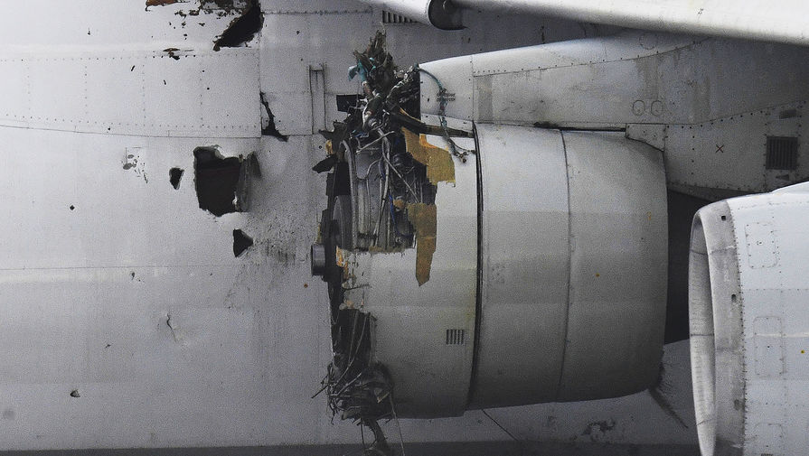 Самолет Ан-124 после аварийной посадки из-за проблем с двигателем в новосибирском международном аэропорту «Толмачево», 13 ноября 2020 года