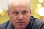 Председатель правительства Республики Хакасия Виктор Зимин во время интервью журналистам, 2009 год
