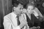Создатели фильма «Тегеран-43» режиссер Владимир Наумов и актриса Наталья Белохвостикова во время интервью журналистам, 21 июля 1981 года