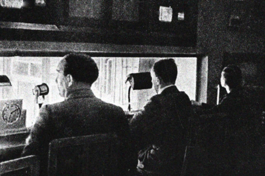 Работники Московского телевизионного центра в&nbsp;операторской, 1939&nbsp;год
